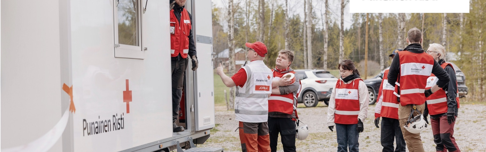 Kuvassa henkilöitä harjoittelemassa valmiusharjoituksessa