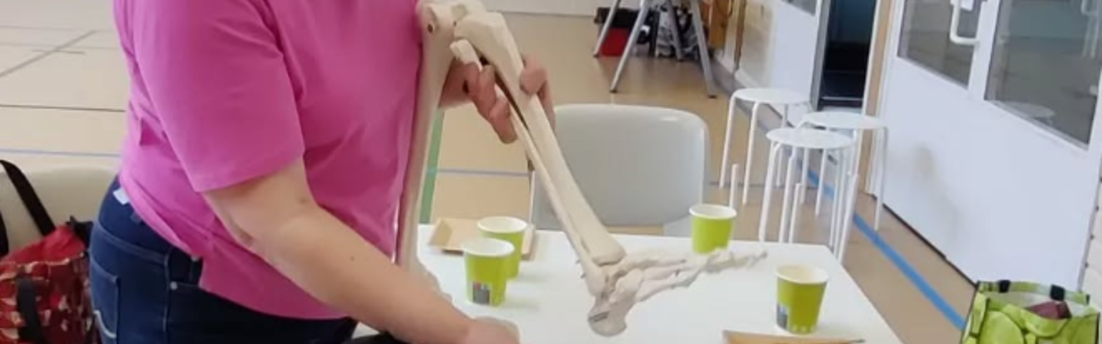 Fysioterapeutti kertoo liikkumisturvallisuuteen liittyvistä asioista.