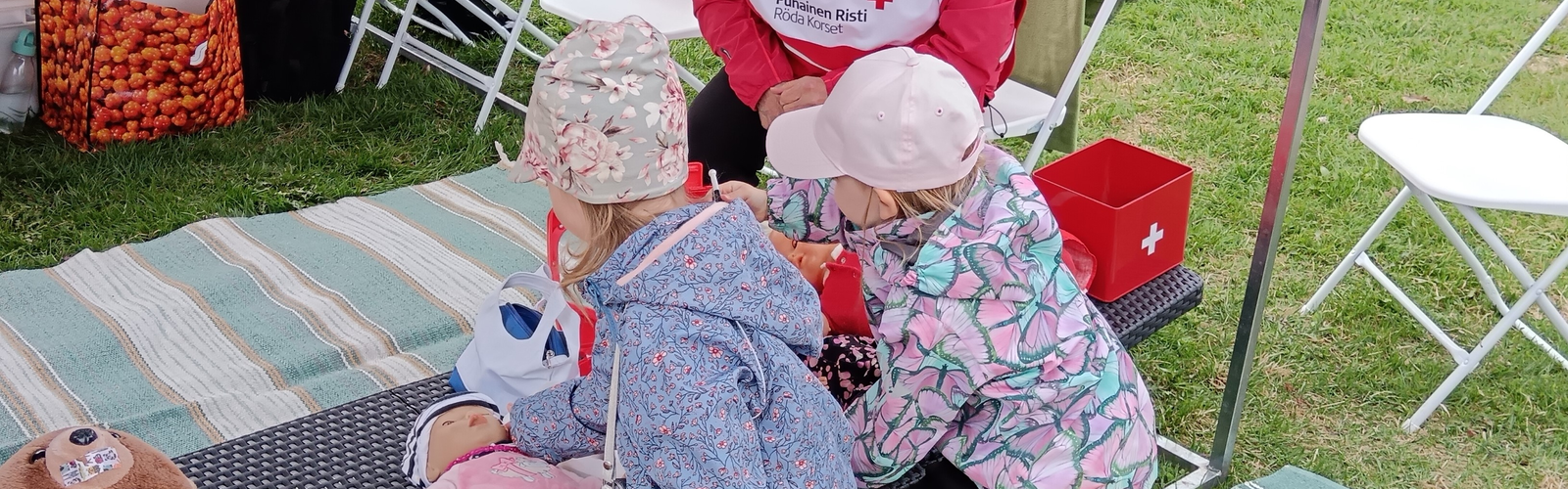 Nallesairaalassa opetetaan ensiaputaitoja pienille lapsille.