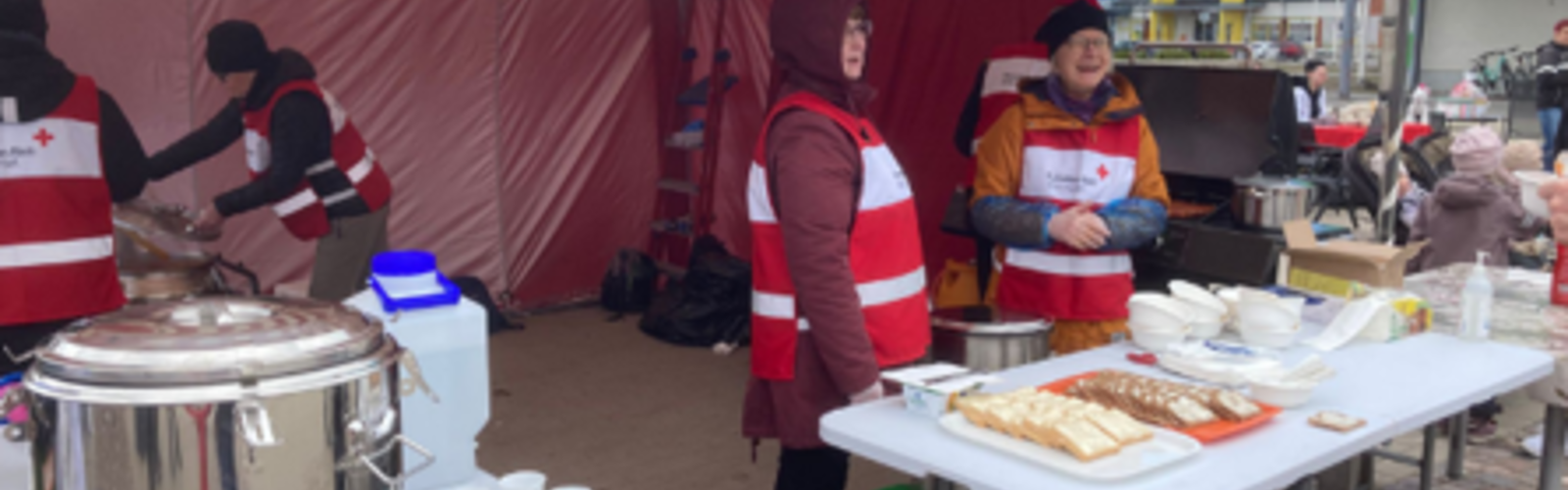Toritapahtumassa osastomme paistoi makkaraa ja jutteli paikallisten kanssa toiminnastamme