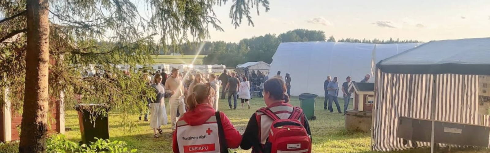 Ensiapupäivystäjät työssään