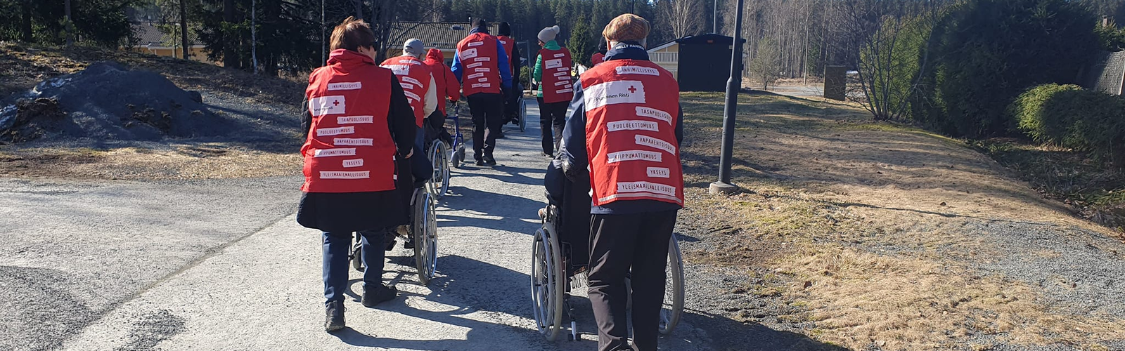 Ikäihmiset ulos