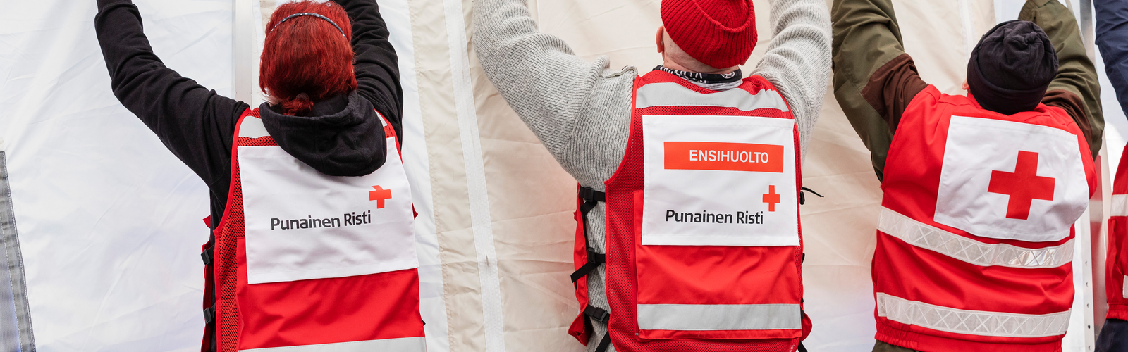 punaisen ristin vapaaehtoisia