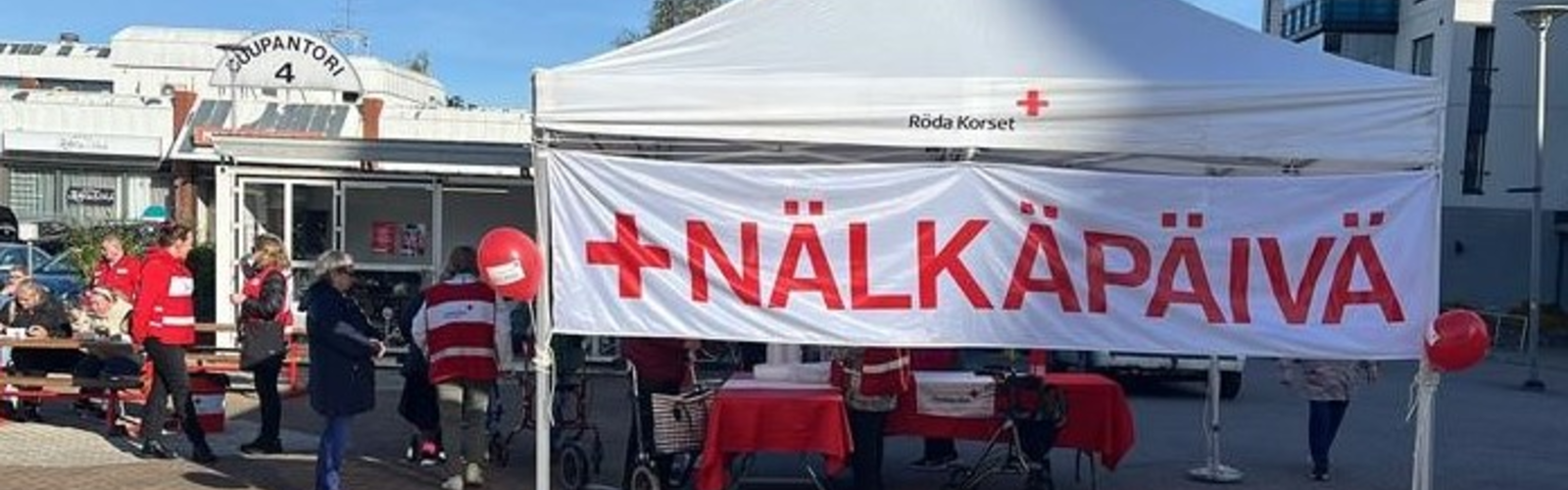 Nälkäpäivätapahtumateltta ja ihmisiä