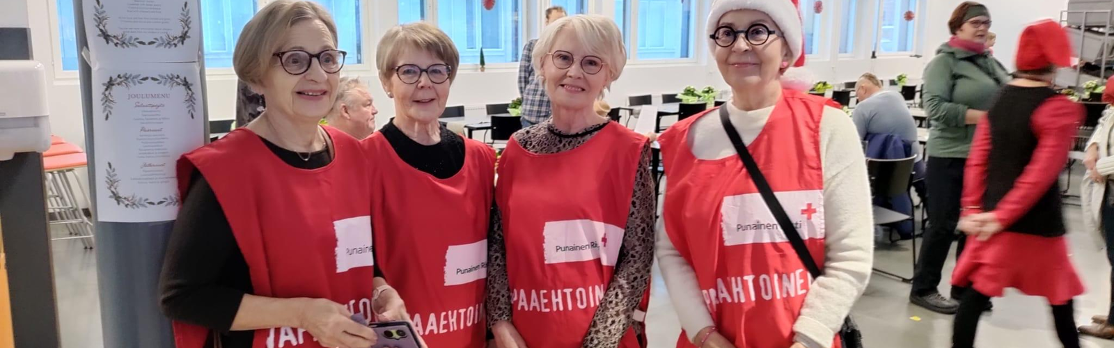 Kuopion osaston terveyspistevapaaehtoisia joulutapahtumassa