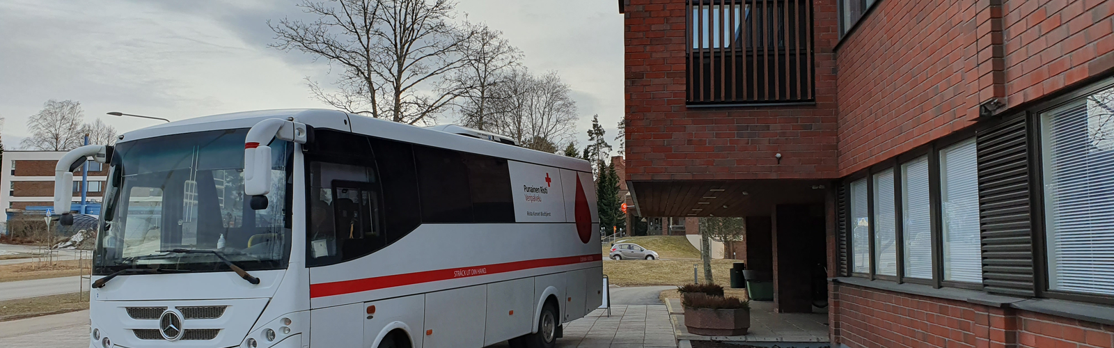 Veripalvelun auto Lopen kunnantalolla