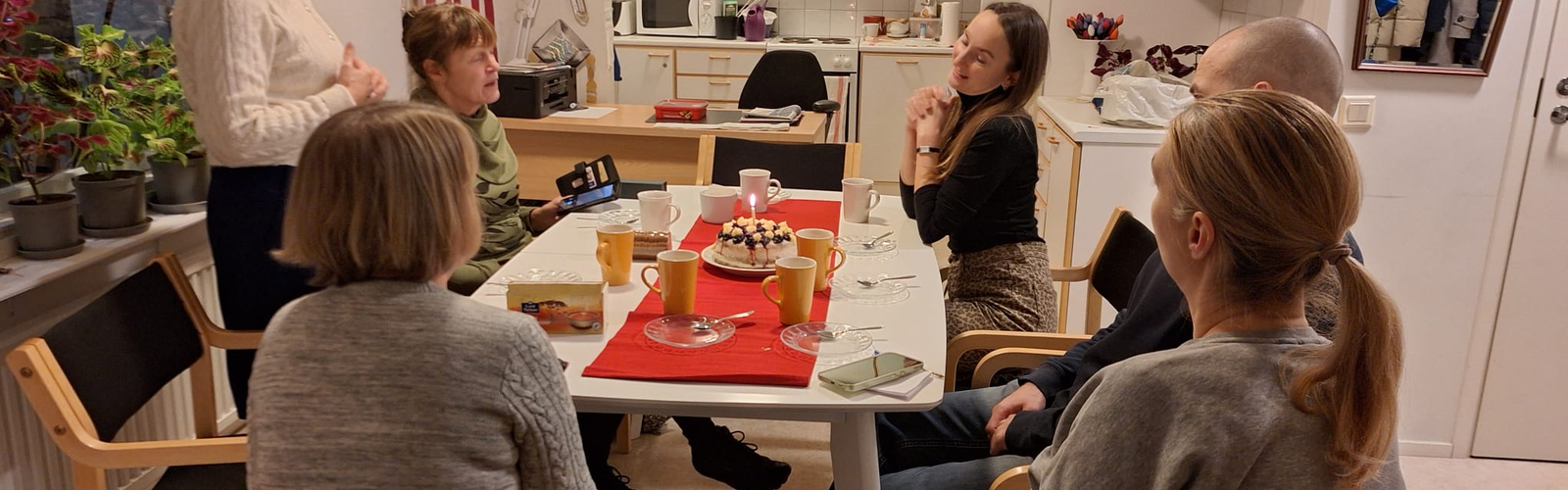 Puheklubilaiset Lähituvalla, valokuvaajana Eva Söderling