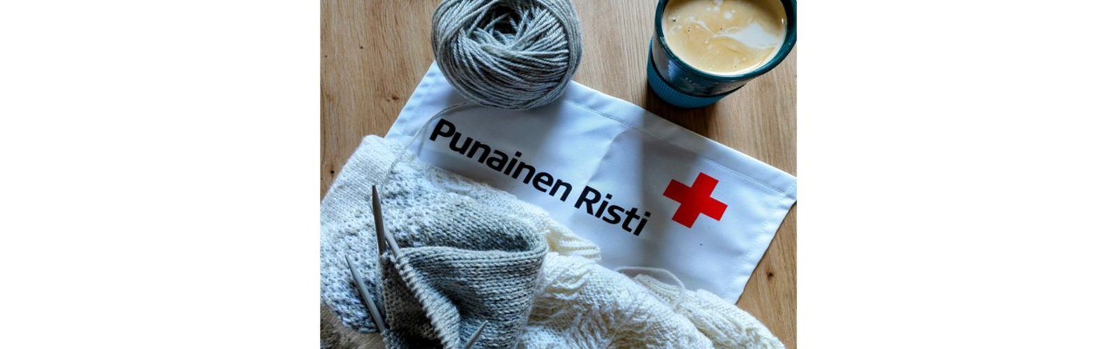 Neule ja kahvikuppi