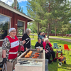 Seija Lammi paistoi makkaraa